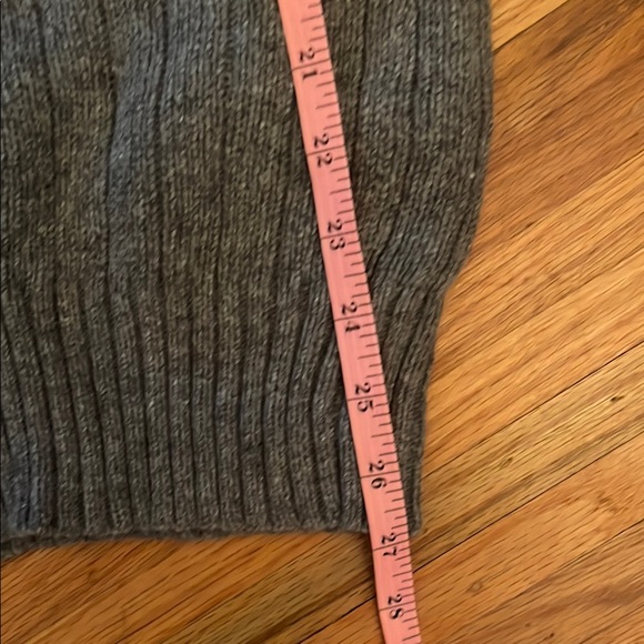 American Eagle Outfitters Gray V-Neck Sweater with Hood - Picture 6 of 7